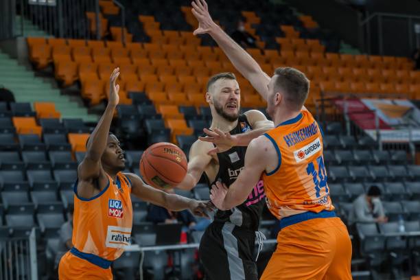 补强中后场 补强中后场